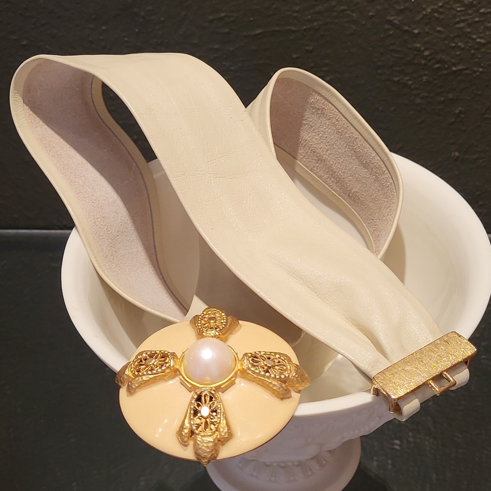 Unbranded 80s Ivory Leather Belt With Goldtone And Pearl Cross Buckle - Picture 2 of 7